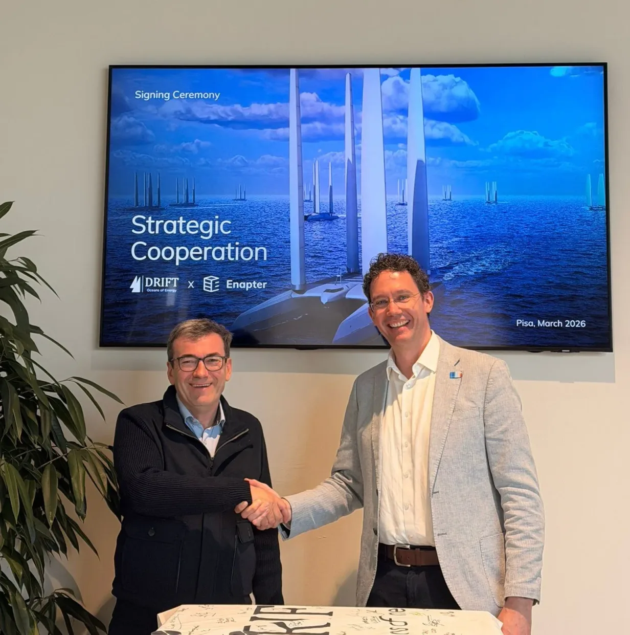 Jürgen Laakmann, CEO of Enapter (left), with Ben Medland, CEO of DRIFT Energy (right)